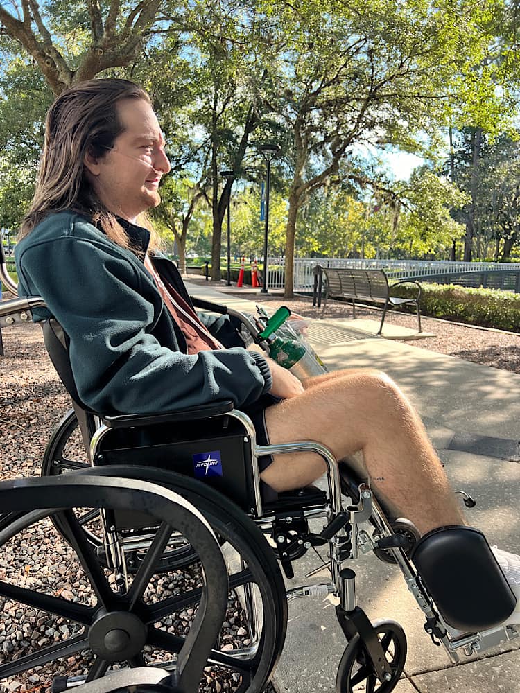 Walker McKnight Vaping Obituary: Orlando Florida man who nearly died from JUUL addiction has passed away... tinyurl.com/3s6mbza3
