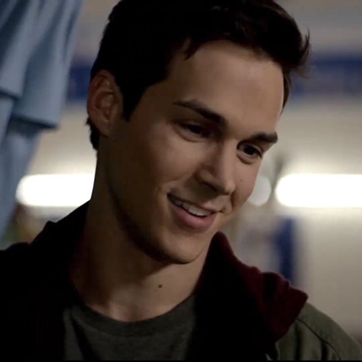 wolfdiaries24's tweet photo. Mi precioso 😍 #ChrisWood #TheVampireDiaries #KaiParker https://t.co/S7VWyOTcUL