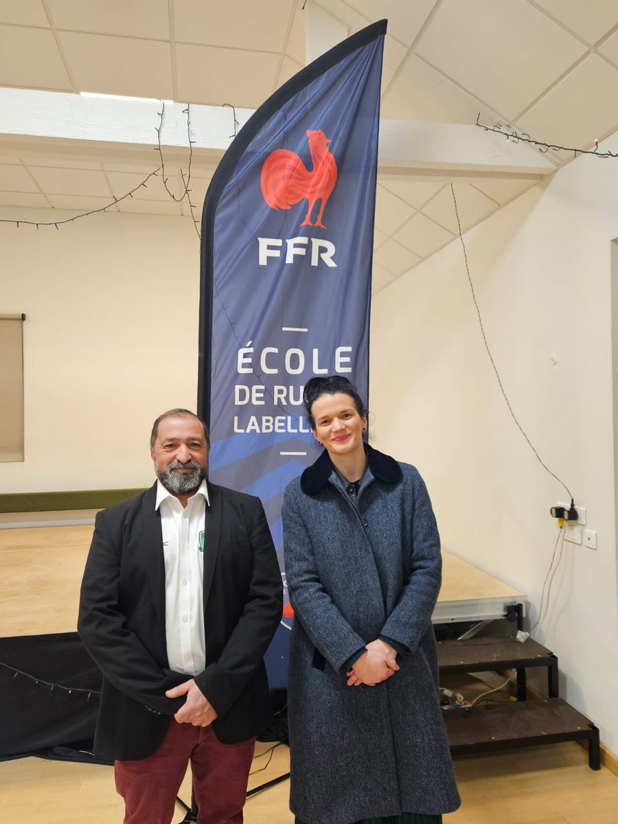 Mel_Thomin's tweet photo. 🎊🎤 1ère journée de vœux #2025 :
🏫 À #Loperhet avec Mme la maire et les nombreux bénévoles des associations loperhetoises.
🏉 À #Brennilis avec le RAF rugby Menez Are pour la galette des rois et le mot de son président Yannick Jaouen
👏 Bravo pour la labellisation @ffrugby https://t.co/KYEb6hBeFw