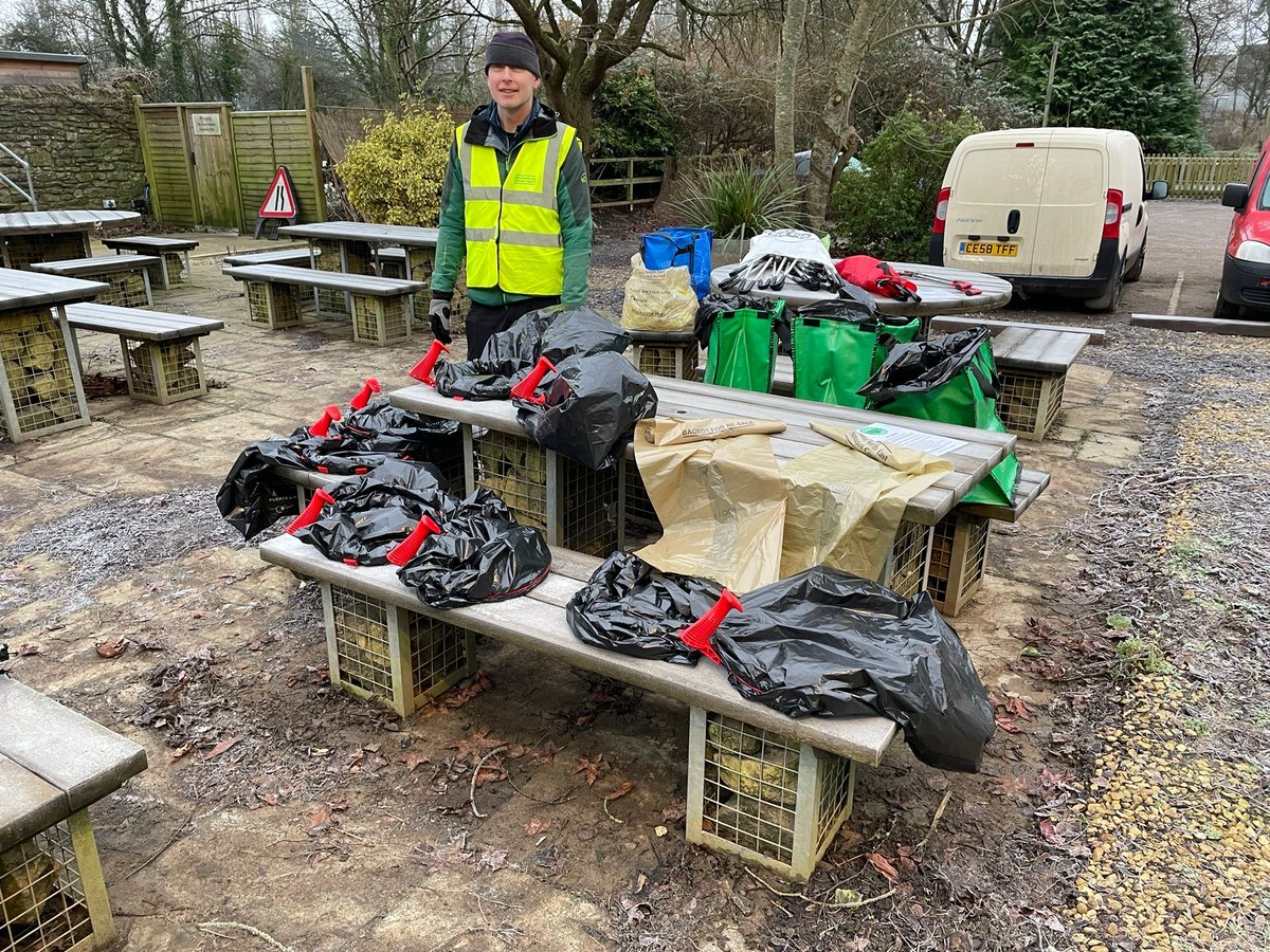 lockkeeper's tweet image. An amazing effort from the Wombles and all the incredible volunteers on this morning’s litter pick around Keynsham. Thank you for keeping our community and environment clean. 💚🌳♻️ It was a pleasure to provide you with some well-deserved hot drinks after all that effort.