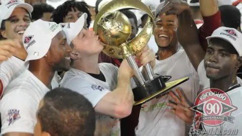josafatperez's tweet photo. 1/ Recordemos el juego 9 de la final LIDOM 2011-2012 donde Andy Dirks se consagró como héroe con un batazo histórico. Las Águilas iniciaron fuertes, pero el Escogido nunca se rindió. Aquí te cuento cómo fue todo. Abro hilo. ⚾👇 https://t.co/EiBdaCG97Q