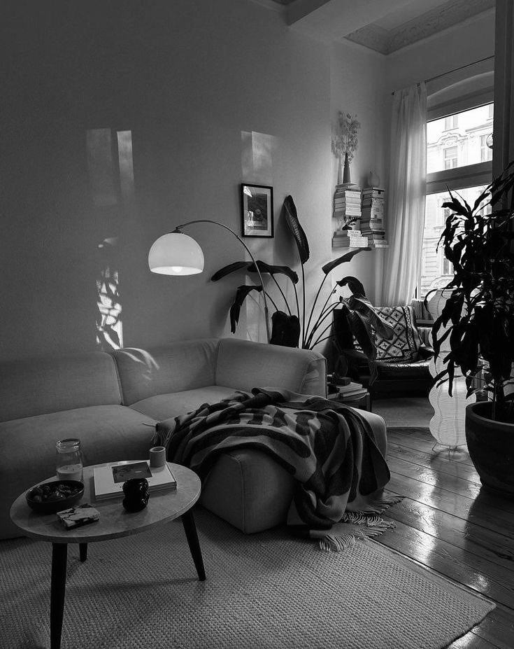 chaoticsahi's tweet image. A #chaelisa one shot au,
Art of letting go (mapangláw)

Recovering from a severe burnout, Kaline(L) returns to the familiar ground of her old apartment, only to find that her past, in the form of her ex-partner Cian(C), still lingers there.