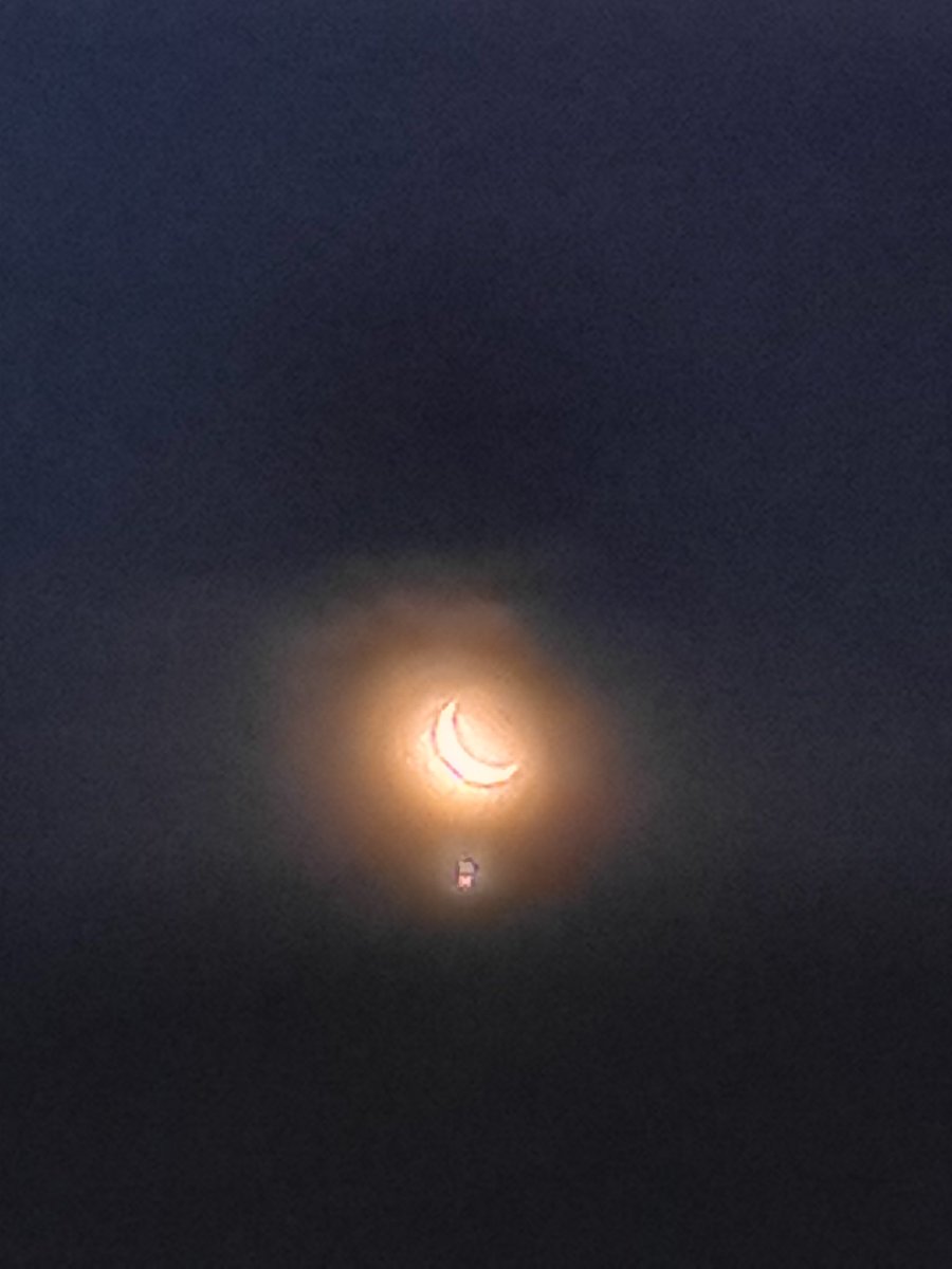 Yahah4's tweet photo. @Trevor_sidogi I saw it in too ko Nobody, Limpopo. I called my mom co come see, it disappeared after a couple of hours. Tried to take picture but my camera quality said hell nah. https://t.co/W0CI9b4B66