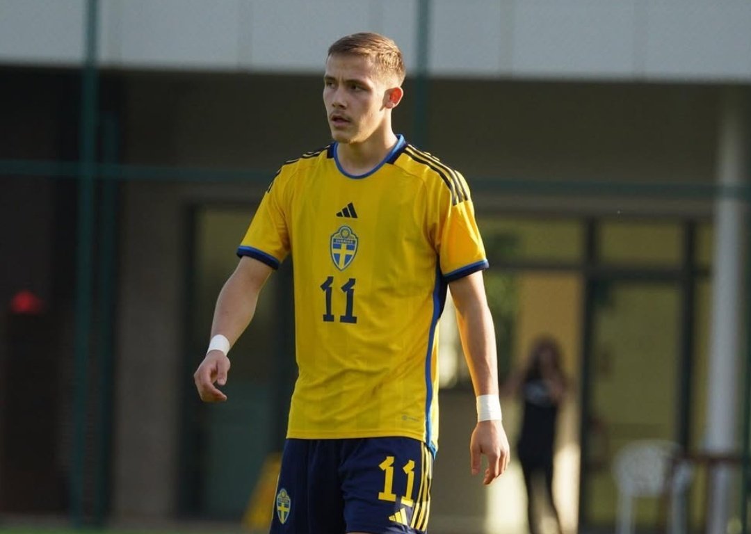 Burnley hold genuine interest in Royal Antwerp left winger, Jacob Ondrejka. The 22yo has scored 7 goals and provided 4 assists so far in the Belgian Pro League. 🟣🔵 #BurnleyFC