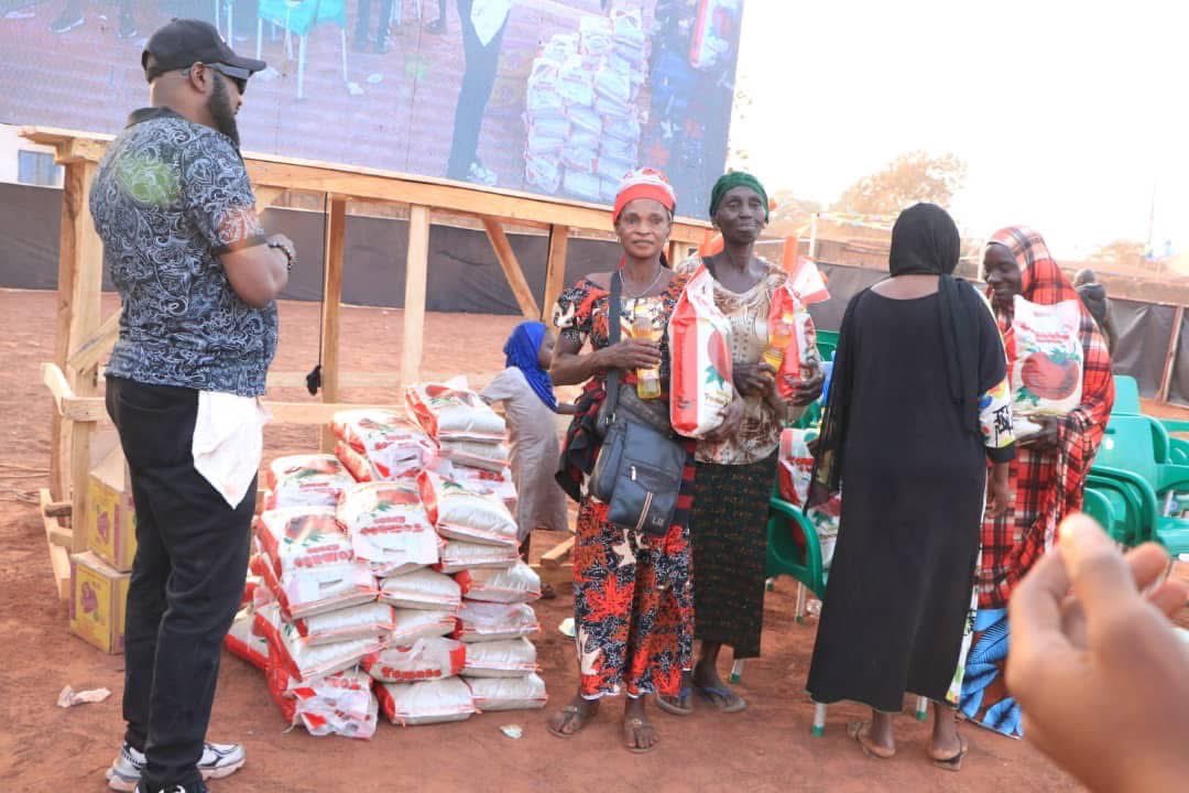 NCQPageant's tweet image. Dr. Prince Edwin Ochai, the President and Founder of the Idoma International Carnival, extended his charity work beyond the Idoma community to neighboring areas.
#IIC2024 #idomacarnival2024 #IdomaInternationalCarnival #carnivalnigeria #CarnivalinNigeria #carnivalcruise @highlight