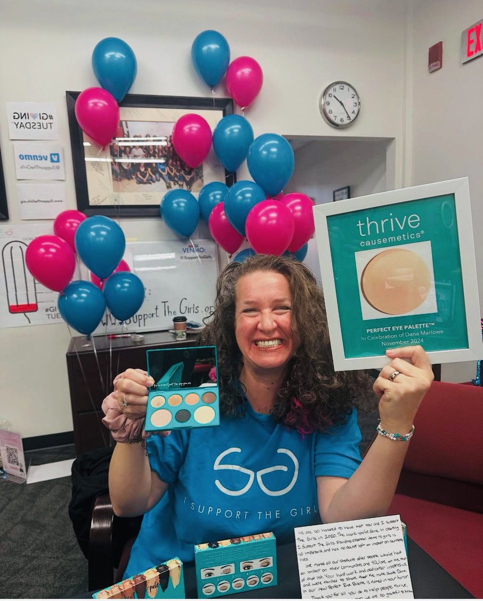 DanaMarlowe's tweet image. There is now a @ThriveCause #Eyeshadow shade named after me. WHOSE life is this? This is so unimaginable. 🪞I’m so grateful to @karissabodnar and the #thrivecausemetics team at this unbelievable honor. You can now wear the #PerfectShade named DANA. Yep. They’d a sentence I