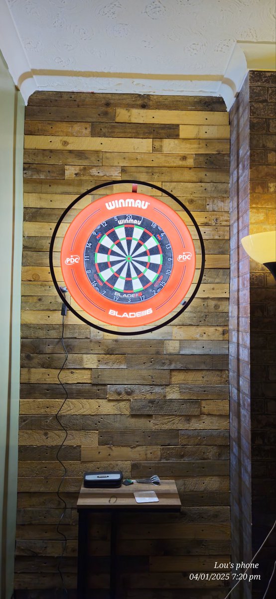 LoobyBlade's tweet image. New addidtion to the living room @LukeTheNuke180. Hubby n son very happy 😊  #darts