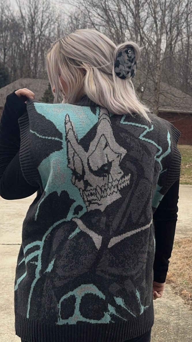 shenastyTCG's tweet photo. showing off my new favorite baggy sweater vest 🤩 

#ATSUKO #KaijuNo8 @shopatsuko https://t.co/HDi3nhqDEy