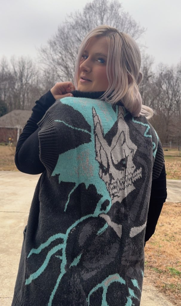 shenastyTCG's tweet photo. showing off my new favorite baggy sweater vest 🤩 

#ATSUKO #KaijuNo8 @shopatsuko https://t.co/HDi3nhqDEy