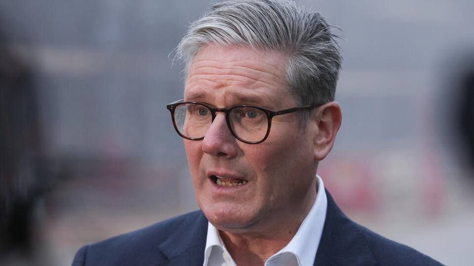 🇺🇸🇬🇧Elon Musk hat den britischen Premierminister Keir #Starmer als Komplizen bei Massenvergewaltigungen benannt.

Laut The Telegraph wurden Tausende Mädchen von pakistanischen Banden vergewaltigt. Niemand – Staatsanwälte und Polizeichefs eingeschlossen – wurde für seine