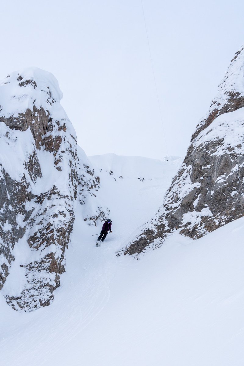 Yahoo! Southside Chutes are now open for the season! 

Please note that the entrances remain challenging, but good early season conditions are found once in the chutes.