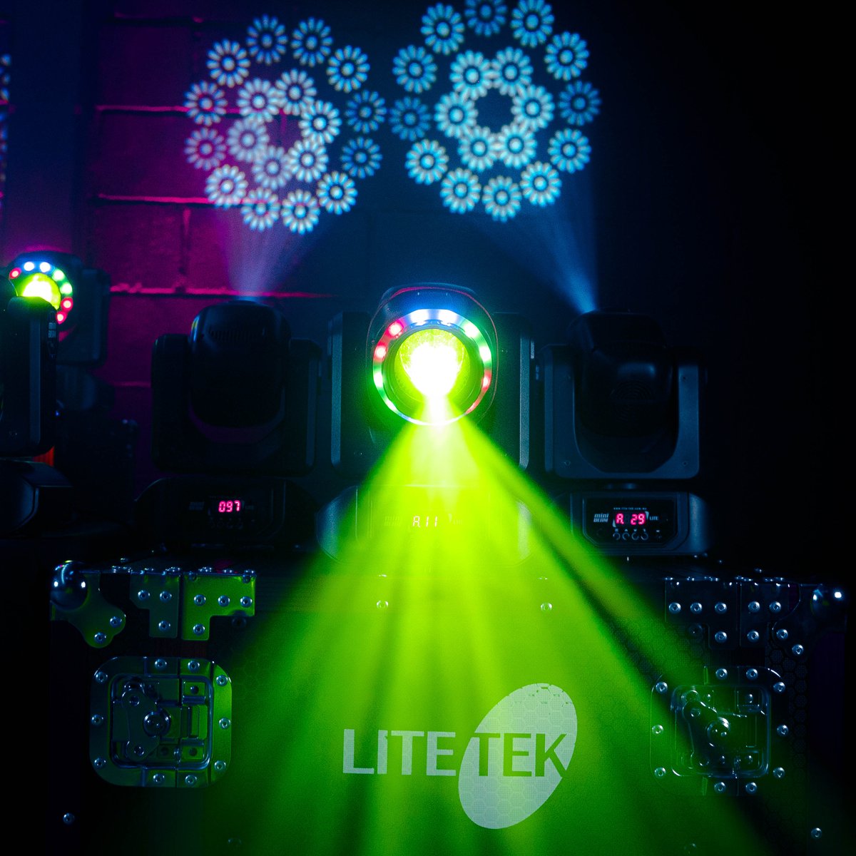 LiteTekMx's tweet photo. ¡Tamaño compacto y fácil de transportar! 
#Minibeam con Led de 65W, prisma de 18 caras rotatorio, efecto arcoíris y mucho más.
¡Disponible en mochila con 2 piezas! 
Ya disponible con distribuidores autorizados
https://t.co/OLmvbXPywi https://t.co/u4RaWDE7xD