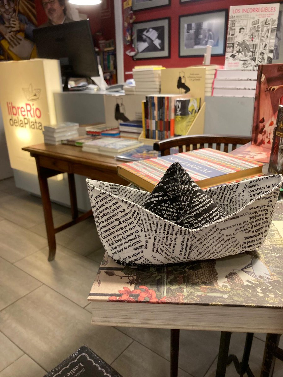 'Este año los reyes traen libros' vamos escuchando y el Librerío abre el domingo 5 de 10 a 21 h. Sin pausa.
¡Los esperamos!