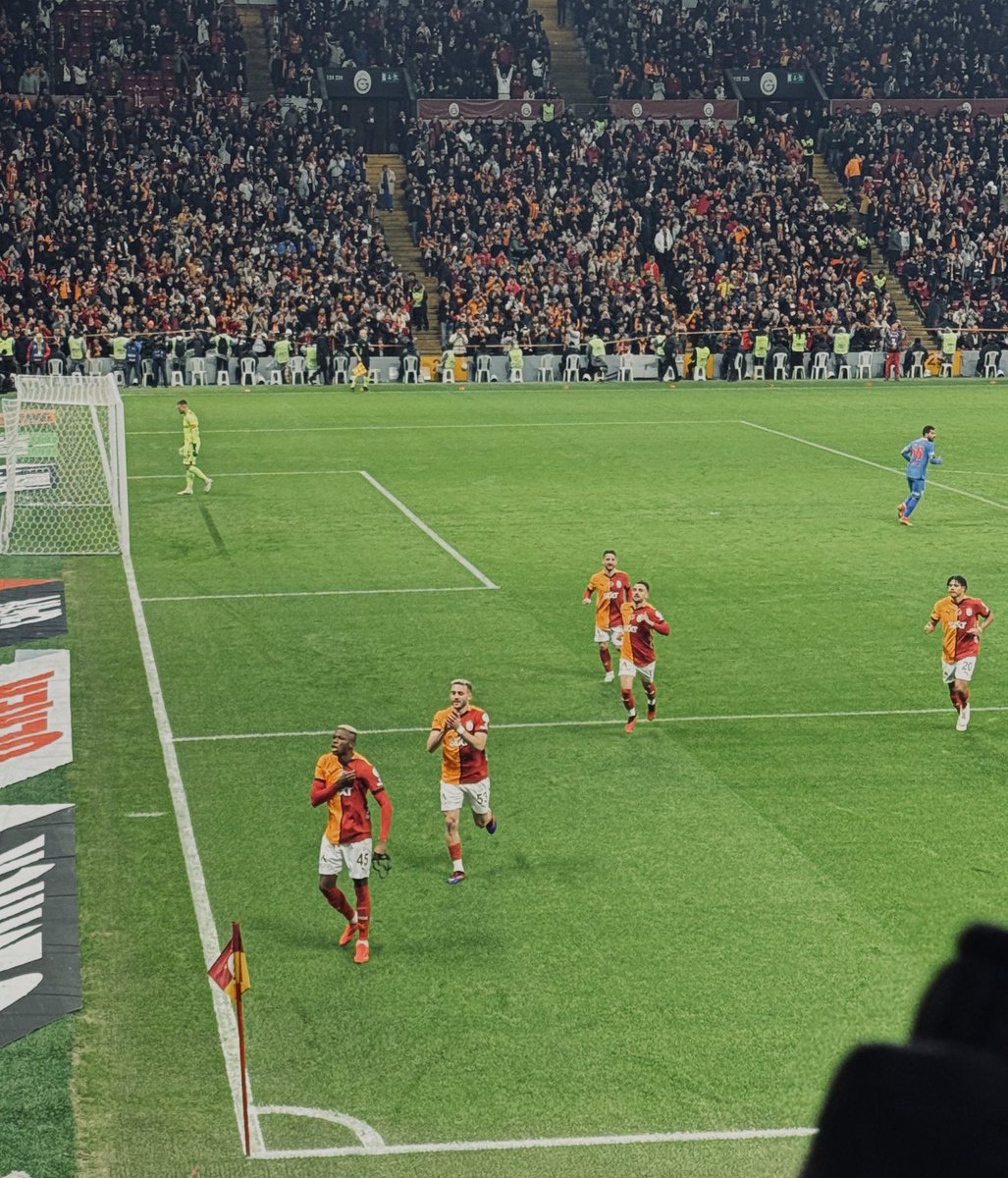 Çerçevelet duvara as öyle bir fotoğraf.