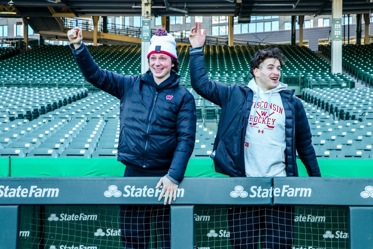 BadgerMHockey's tweet photo. When at Wrigley... ⚾️ https://t.co/D9MtMsNNEH