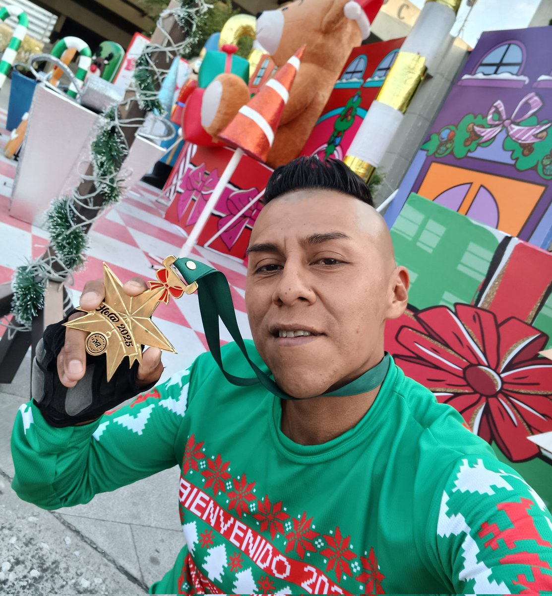 juliobikerun555's tweet photo. Ya se corrieron los 1ros kms de este '25 #10K . 1era chulada de este año 🏅🌟 2️⃣0️⃣2️⃣5️⃣ en la carrera #CerrandoElAño 🏁🏃💨 por ser modo #Virtual pasa e ser "abriendo el año" 🤣 #FelizAño 😇. @ManicomioRunner #MitRunners @yoelegicorrer1 @SumandoKMx #SoyMitRunner @MeEncantaCorrer https://t.co/UCWnVP4YN9