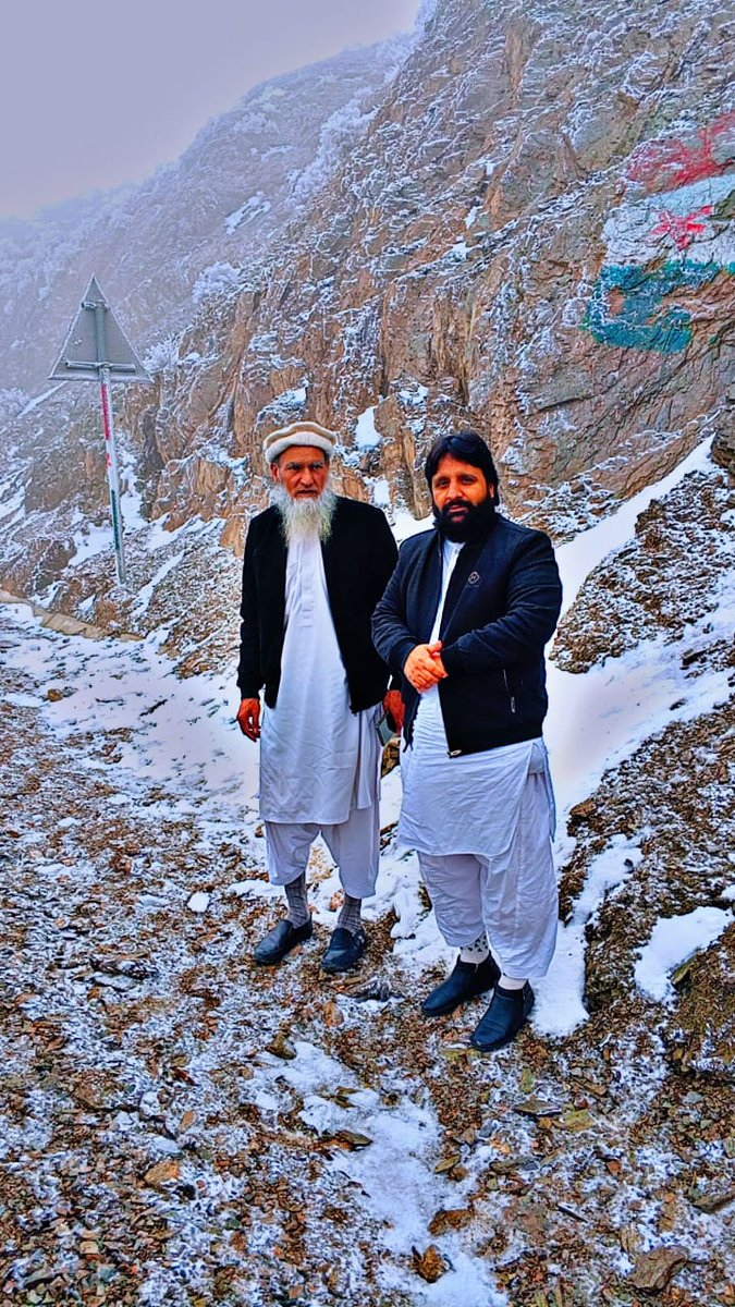 A_IslamAmjad's tweet photo. چمن کھوجک ٹاپ بلوچستان آج کی تازہ ترین برف باری https://t.co/VyGjoIJJ1U