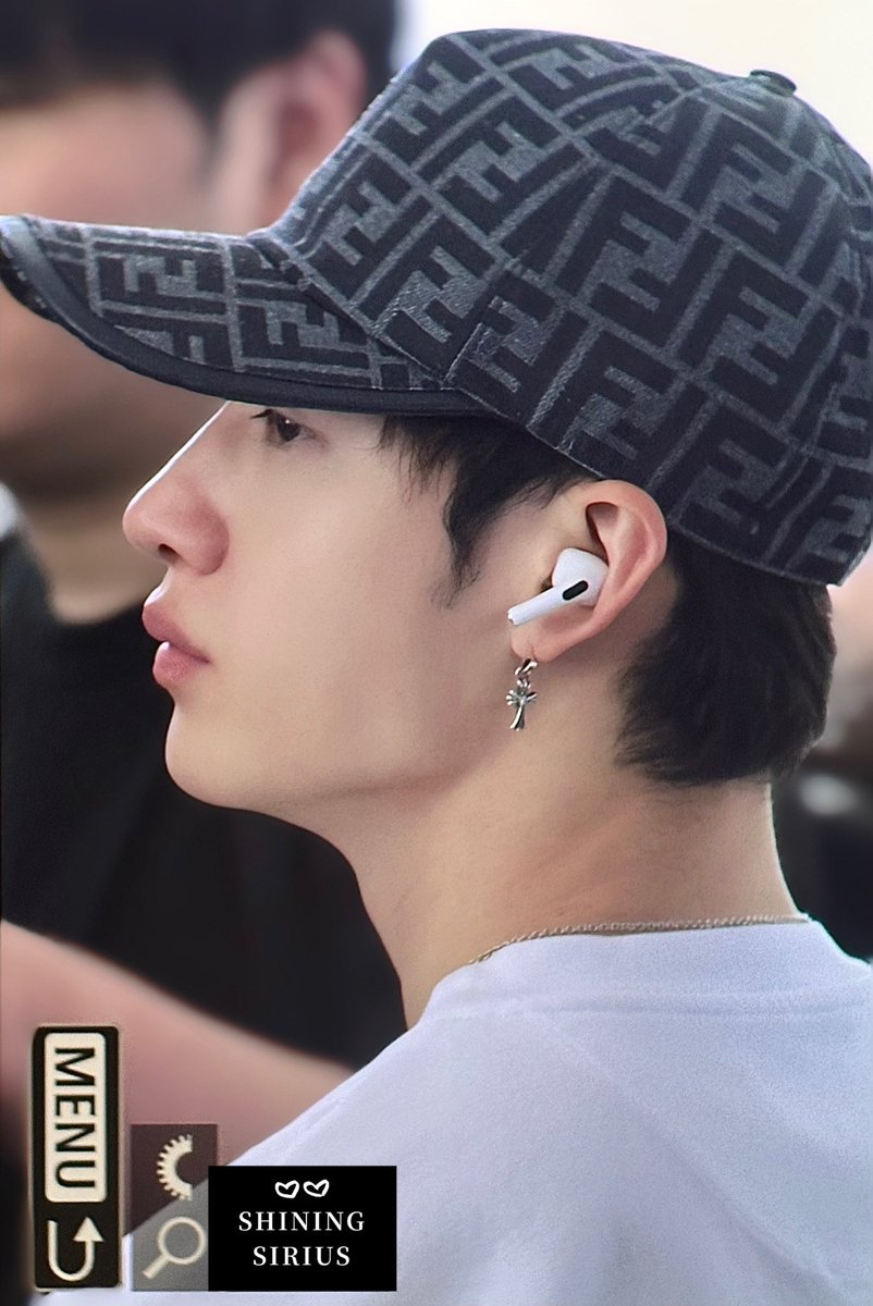 sapphicjoys's tweet image. chan has always been beautiful but i do think that right now he is the handsomest he has ever looked. 27 is such a pretty number too