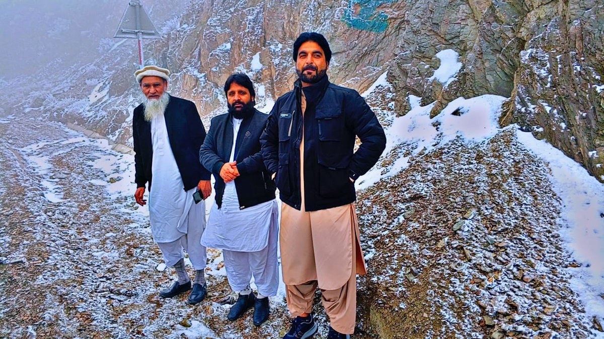 A_IslamAmjad's tweet photo. چمن کھوجک ٹاپ بلوچستان آج کی تازہ ترین برف باری https://t.co/VyGjoIJJ1U