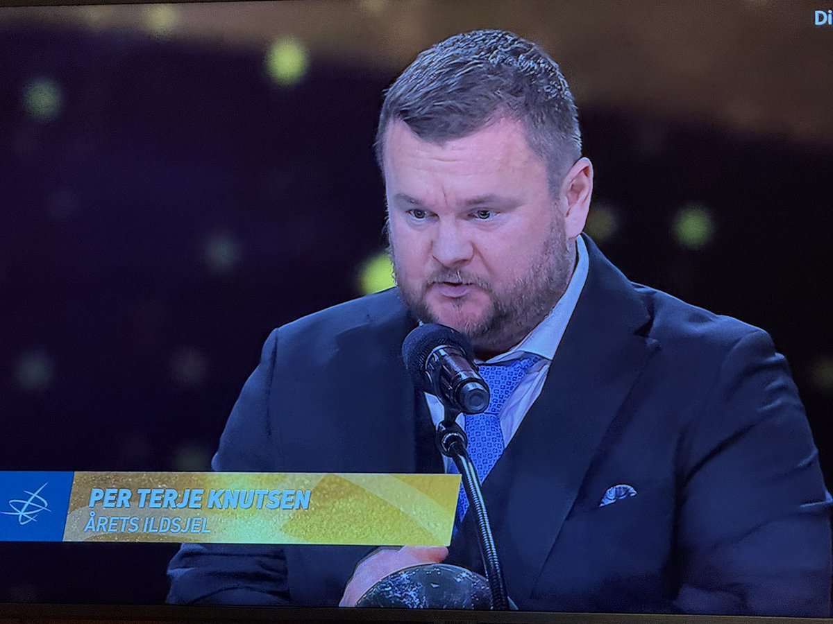 #idrettsgalla2025 #åretsildsjel #perterjeknutsen 
I kveld deles det ut 12 priser. Årets pris er allerede delt ut. Hadde det ikke vært for denne karen og de hundretusener av andre som blør hundrevis av dugnadstimer, ville det ikke vært idrettsgalla med stjernegalleriet