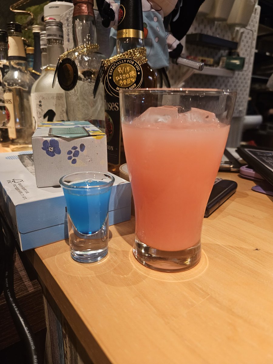 Aekiree's tweet photo. Thank you to @mimiurxxx and the wonderful people at @naughty_morpho for making my last night in Japan a delightful and memorable one ft special Hololive themed drinks #ほしまちぎゃらりー #RirikArt https://t.co/qGMS43DAQ2