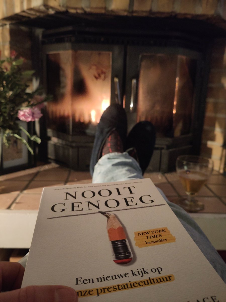 Deze fijne momenten zijn er helaas...
🎄 👨🏾‍🏫🔥🤓🍺📚🎵