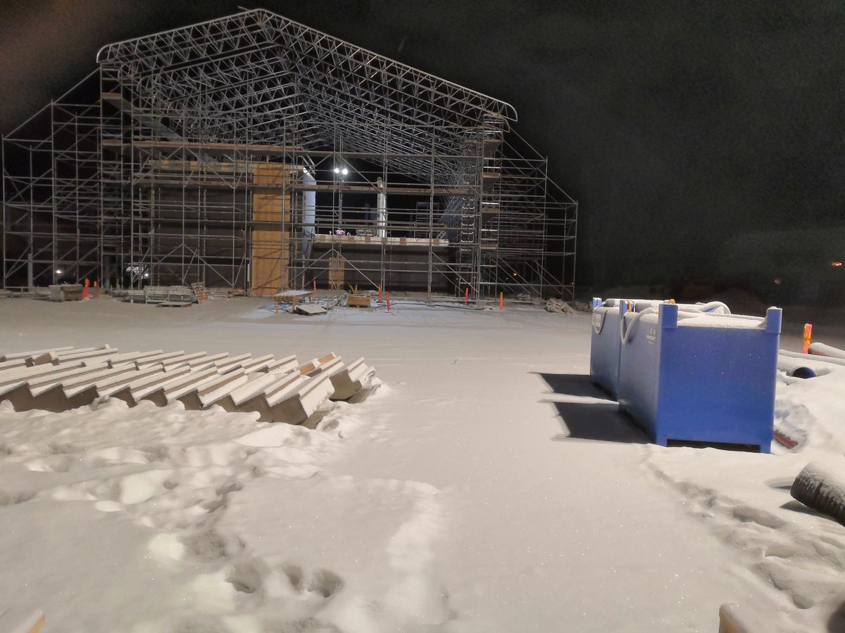 Siellä se valmistuu. Pietarsaaren uusi stadion.