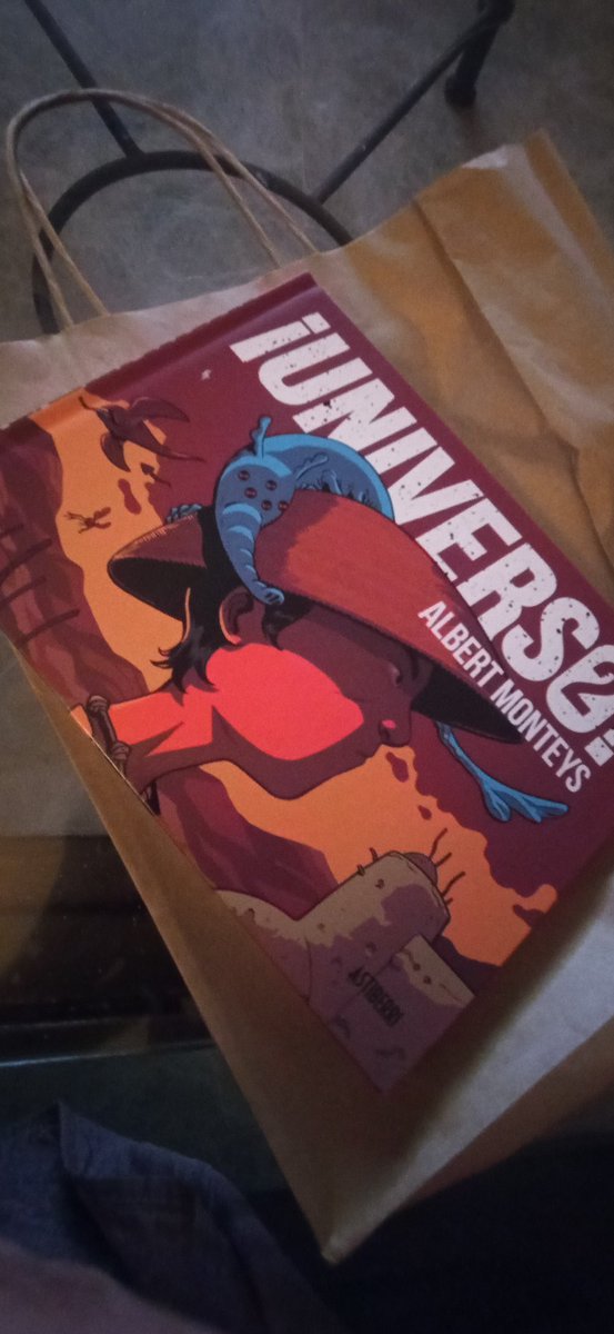 Cuando paseas por #Granada y ves en el escaparate de <a href="/DuneComics/">Dune Comics</a> uno de los pocos cómics de @AlbertMonteys que no tenías...