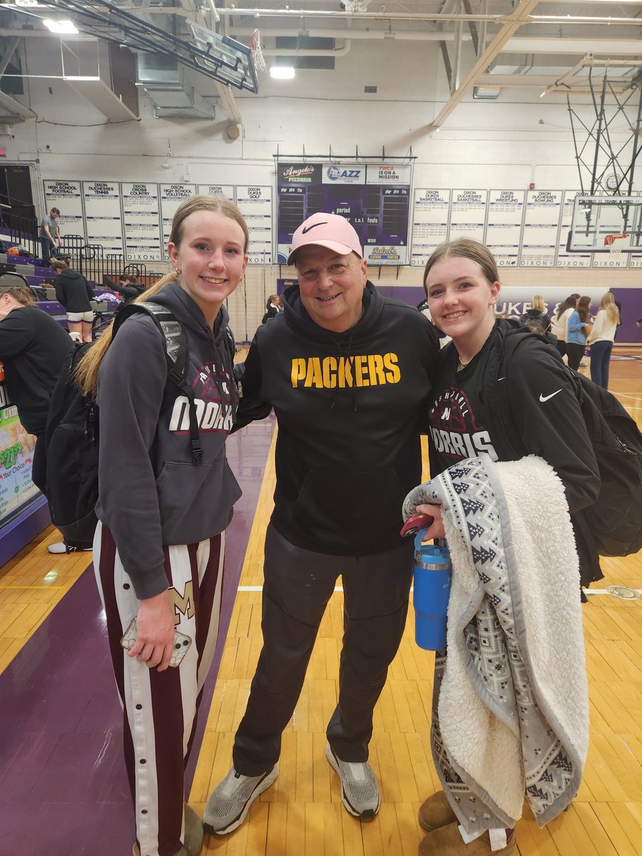 mwehoops_eybl's tweet photo. Coach Wiebel was out and about checking out 2026 Landrie Callahan and 2027 Layken Callahan. These ladies have been ballin.
#MidwestStreetsEYBL https://t.co/IQT1duXawW