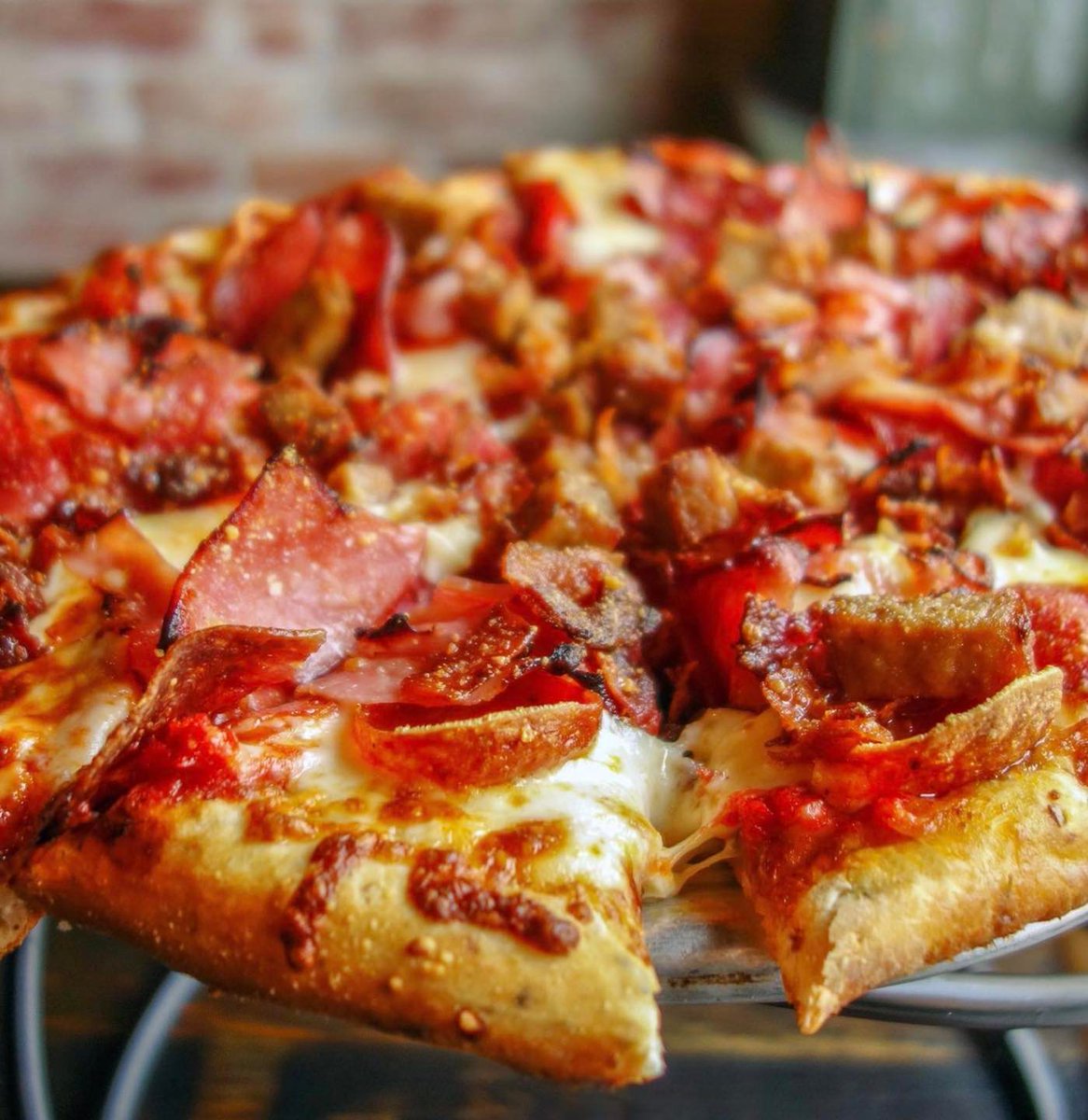 Brewcadiabar's tweet image. The weather outside if frightful, but the pizza, beers, and games are so delightful! Brewcadia is open from 5-Close tonight. Catch some NFL game action, cheer the Blue Jackets, or just hang with friends. #gameon #nottoocold #nflsaturday #bluejackets