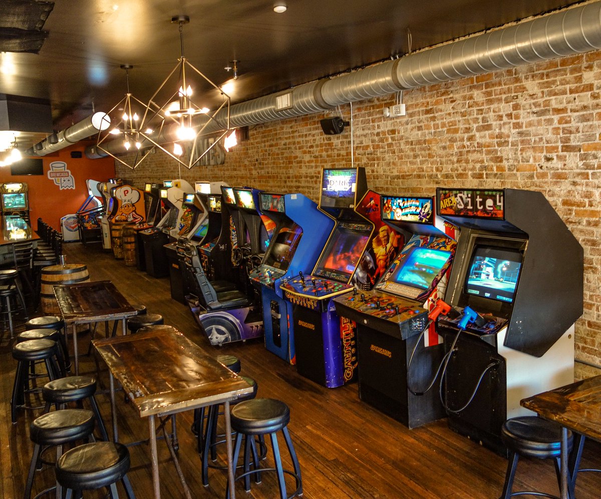 Brewcadiabar's tweet image. The weather outside if frightful, but the pizza, beers, and games are so delightful! Brewcadia is open from 5-Close tonight. Catch some NFL game action, cheer the Blue Jackets, or just hang with friends. #gameon #nottoocold #nflsaturday #bluejackets