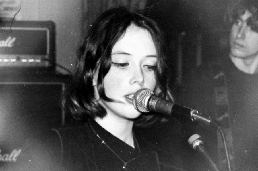 tuesdaywood's tweet photo. rachel goswell of slowdive ♡ https://t.co/KCihPHqPwn