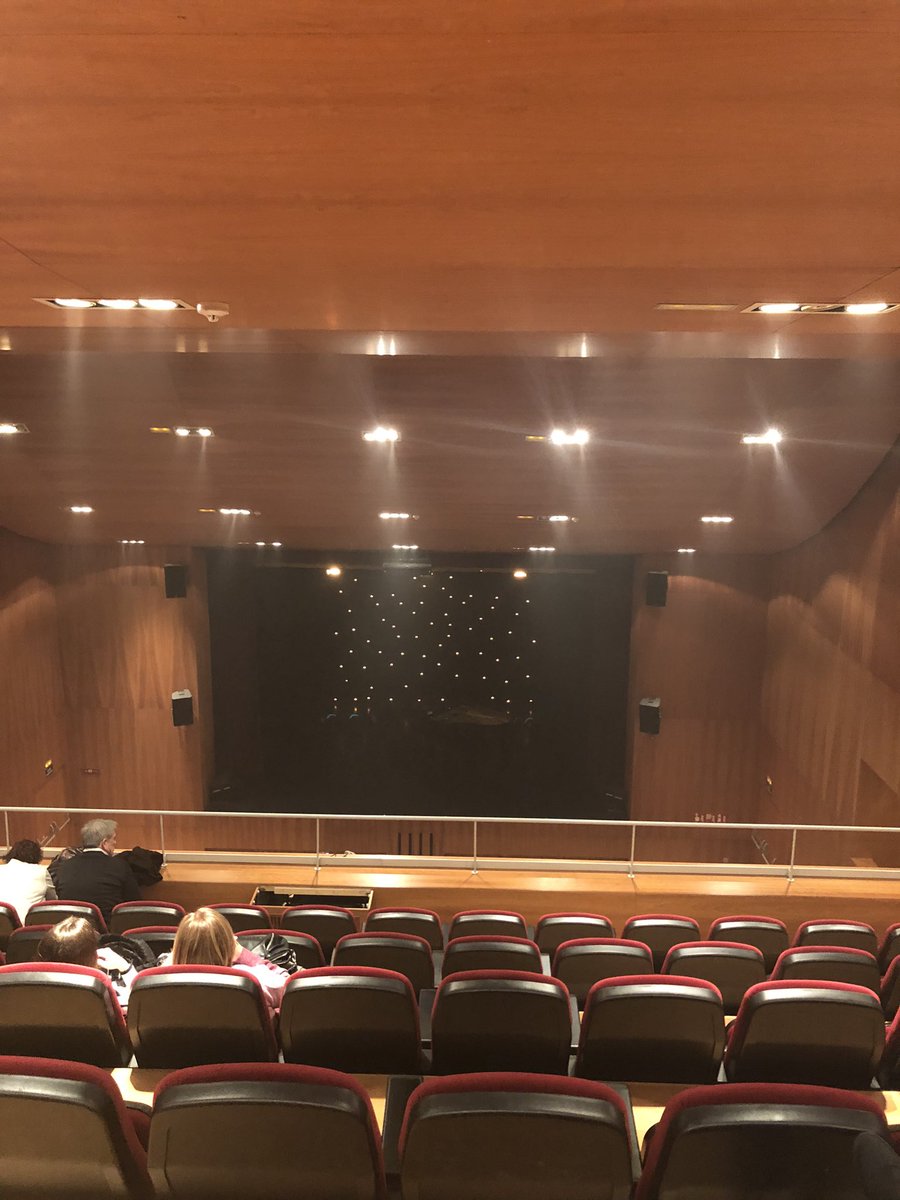 Esperant pel segon concert que en <a href="/joandausa/">Joan Dausà</a> farà avui al @casalriudomenc