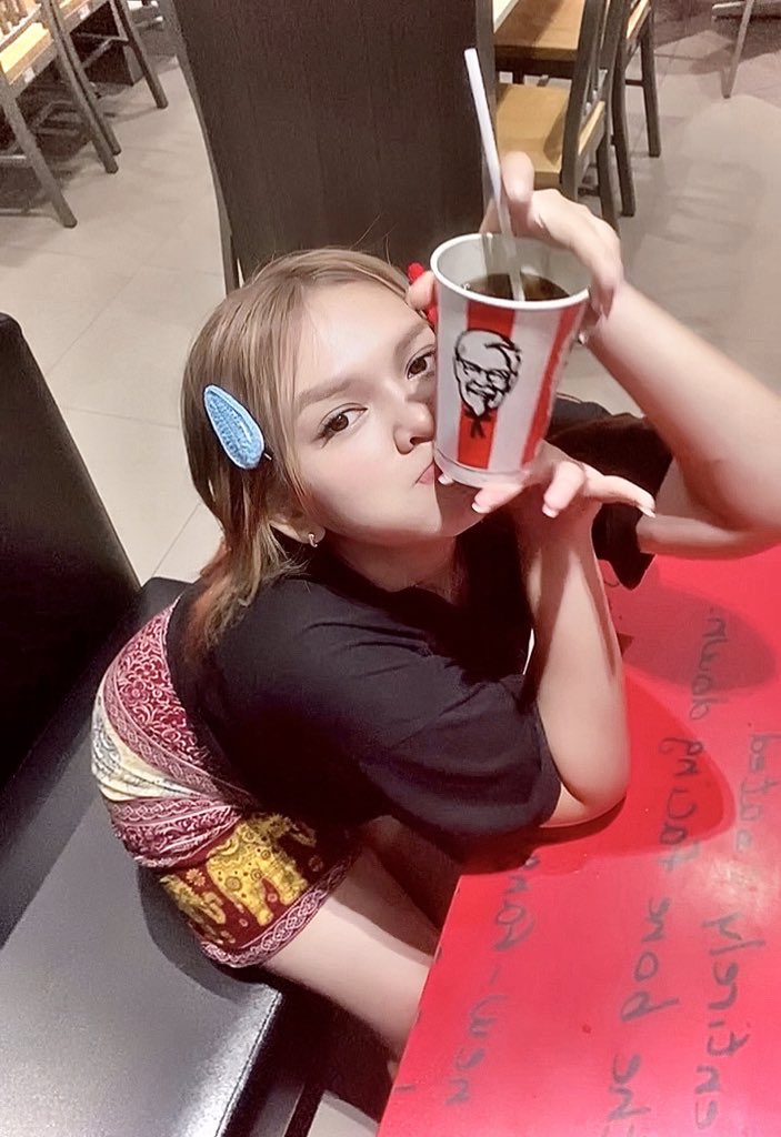 ละมันทำหน้าตาประหลาดจังอะเวลาถ่ายรูป