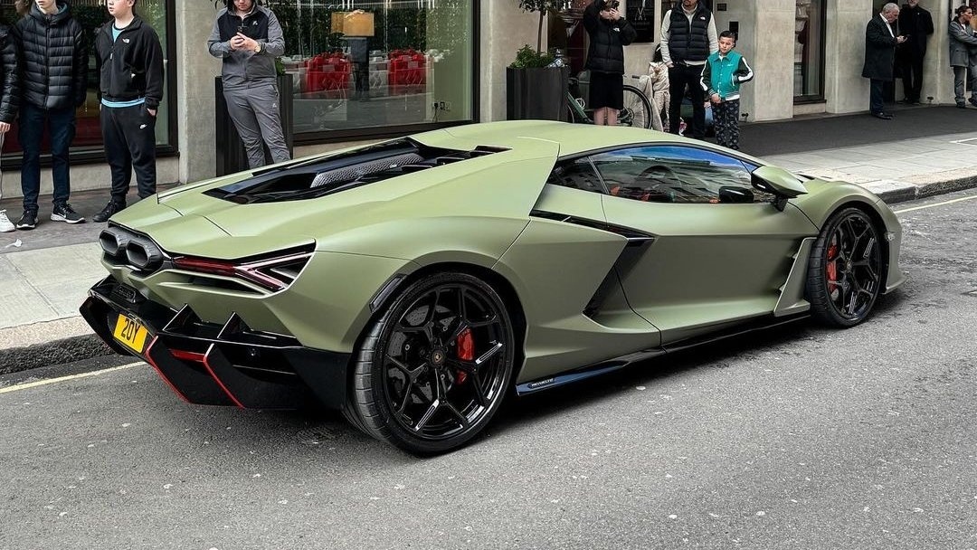 DailyLamboTM's tweet photo. Lamborghini Revuelto 🍃 https://t.co/YWpjWWJ7nK