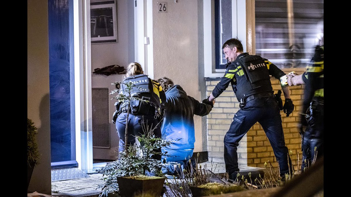 112: Verdachte aangehouden na steekpartij; getuigen gezocht Kromboomsveld - Zandvoort 10-03-2022 hulpverleningsforum.nl/index.php?msg=… Hulpdiensten