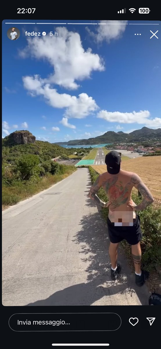 Baruffa38525619's tweet photo. Poi però su Rai1 entra in scena con la
Maschera della vittima 
#fedez https://t.co/yQIjcQoi8i