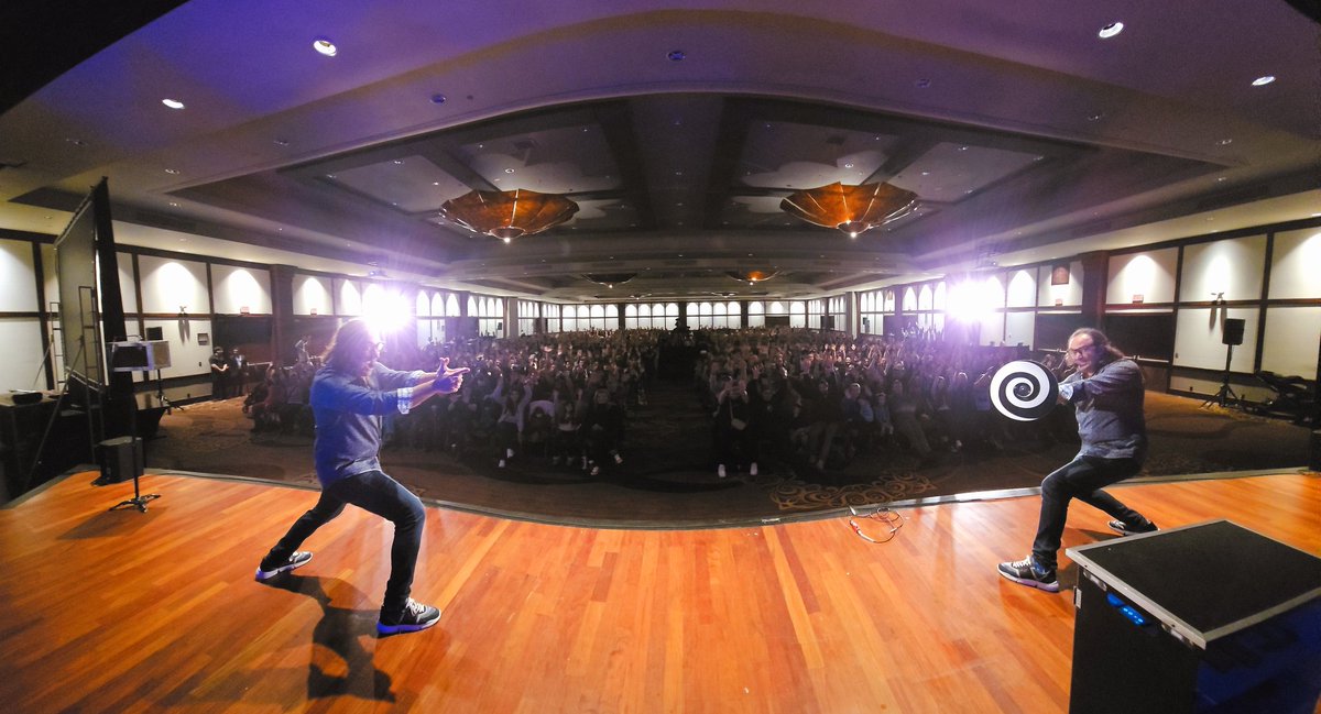 Final Show in Niagara Falls Tonight!
<a href="/fallsavenue/">Falls Avenue Resort</a>