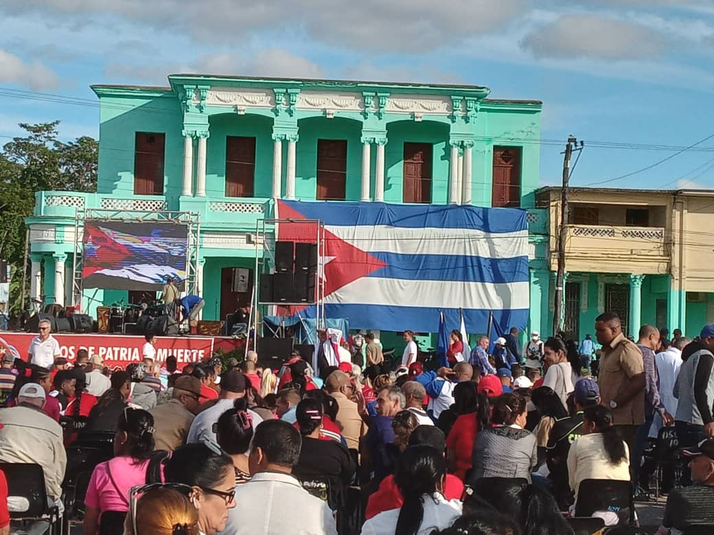 Cuadros y funcionarios de la Direcciòn Provincial de Educaiòn rememoran el Paso de la Caravana de la Libertad en #Camagüey 
#PorCamagüeyTodo 
#CubaMined
#ConLaFuerzaDeLaUnidad