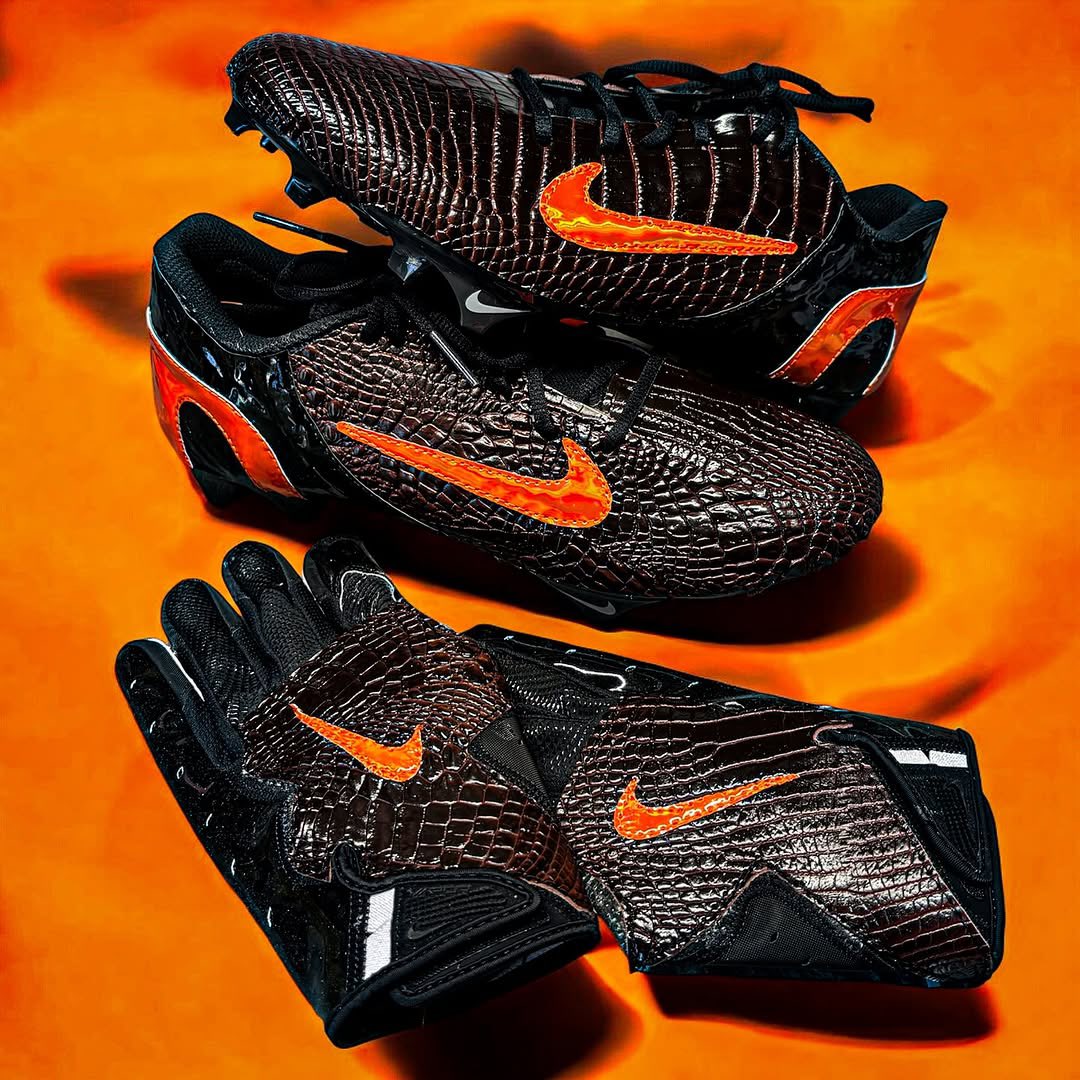 James Proche II warming up in custom Kobe 6 cleats and matching gloves 🐍

📷 <a href="/Browns/">Cleveland Browns</a> / <a href="/ChansCustoms/">Chans Customs</a>
