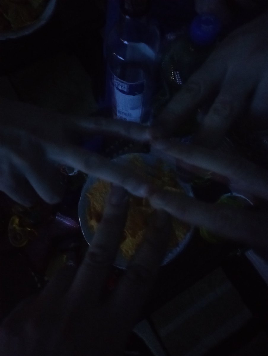 Bu saaatte dostlarla yine beraberiz çift arkadaşlara teşekkürler