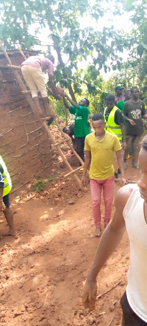 None kuwa 04/01/2025 <a href="/RwandaYouthVol1/">Rwanda Youth Volunteers</a> ba <a href="/GisagaraDistr/">Gisagara District</a> twakomeje ibikorwa bitandukanye bigamije guteza imbere imibereho y'abahatuye aho bahomye inzu n'ubwherero by'abatishoboye bakanazamura impano y'abatwara amagare.