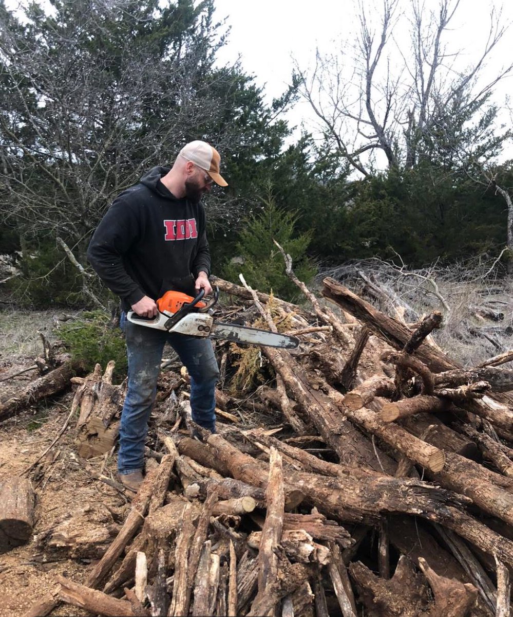 mcgfoundorg's tweet photo. We are happy to be a small part of #projectwinterwatch as we get slammed tomorrow by forecasted 50mph north winds in the morning. Thanks to Garrett McGrady cutting up the firewood this morning at Red Bluff Ranch and Tyler and the other guys unloading at Second Chances. https://t.co/aourbNNJht