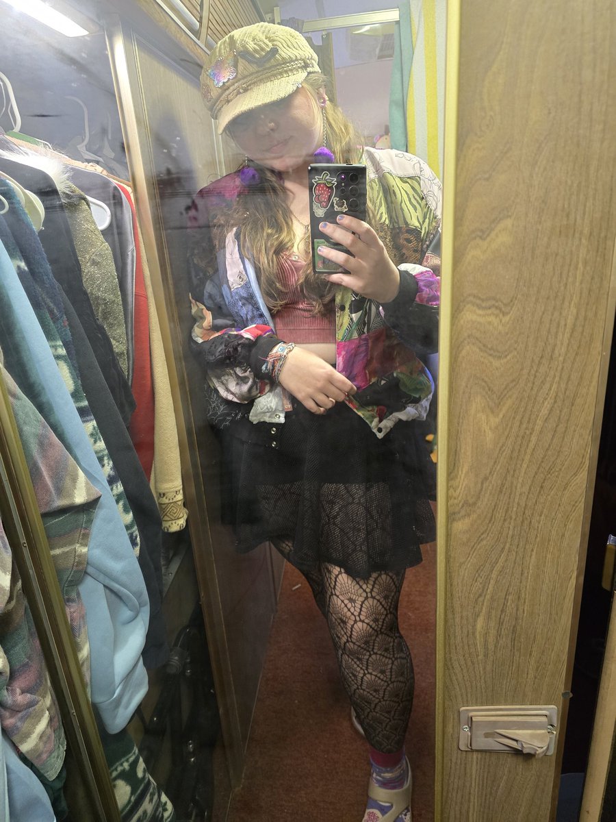 psyslut's tweet photo. @PayingSubmissiv I'll believe it when I see it :) https://t.co/4HTtm090Ps