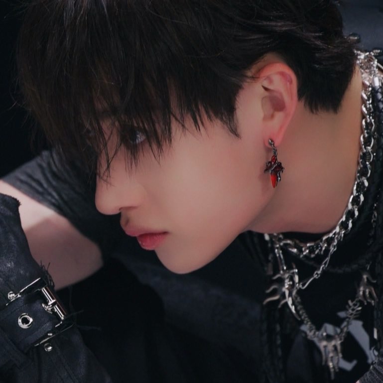 sapphicjoys's tweet image. chris / channie