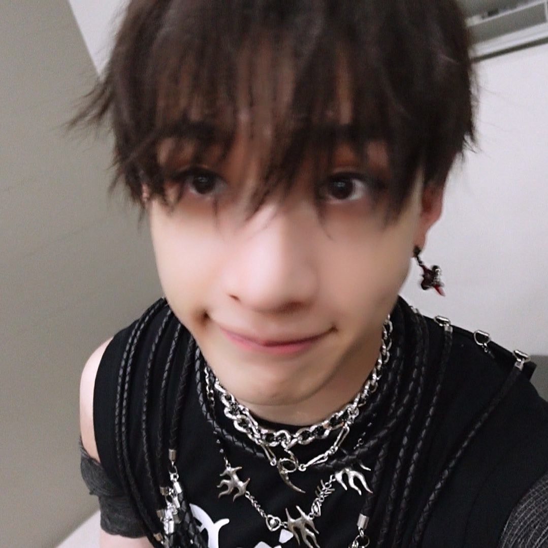 sapphicjoys's tweet image. chris / channie