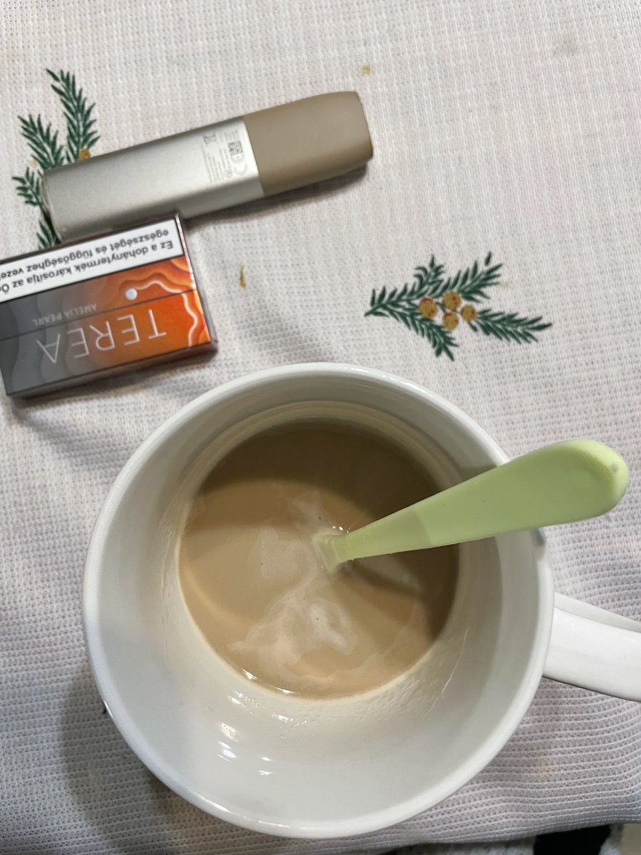 ijustloveteatbh's tweet photo. ♡Manifesting ?!?
-just do it
-im delulu so what i did alot is saying shit to water i drink XDD sound funny but once i heard that energy can be stored in water so i started doing it for the funsies and it kinda worked?!?? idk im delulu. https://t.co/5P5QEsK5n9