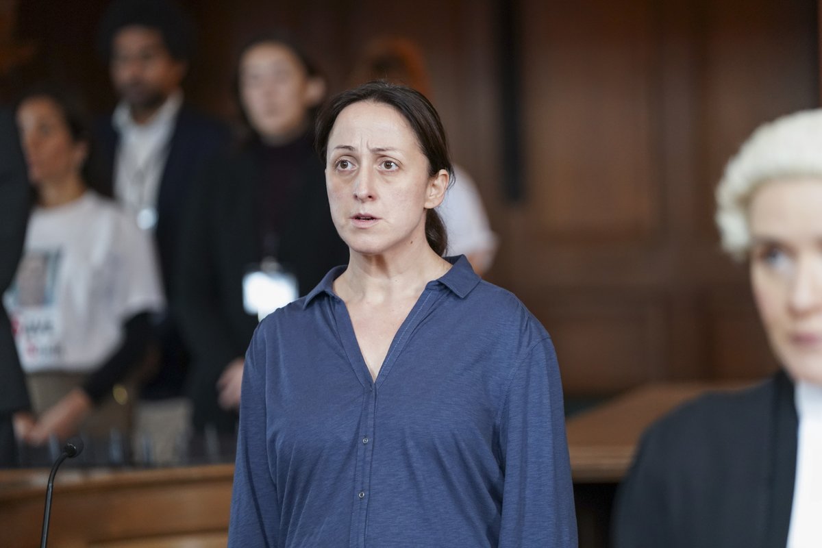 RadioTimes's tweet photo. #EastEnders spoilers as innocent Sonia Fowler faces trial for murder amid Bianca Jackson captivity 😟 

https://t.co/fzwFBpKICp https://t.co/SlApMXb2q6