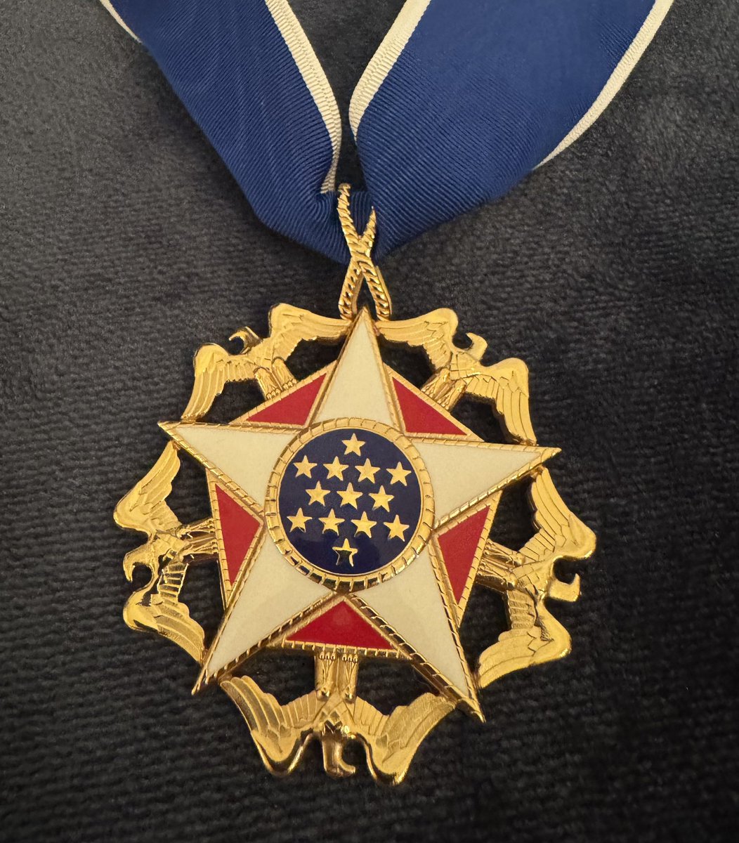 chefjoseandres's tweet image. When I first arrived to Washington DC in 1993, Senator Moynihan told me - “if you love America, America will always love you back.”
Today, I’m humbled to receive the Presidential Medal of Freedom. I know that immigrants are bridges…we build the longer tables that connect us…