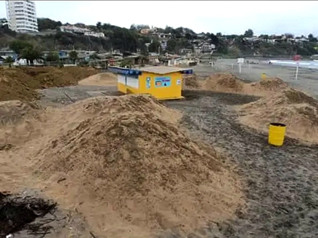 fanterix's tweet photo. @thecliniccl La playa la boca pide lo que es de ella . Así era la playa antes de su intervención https://t.co/aPVZ7LeUvD